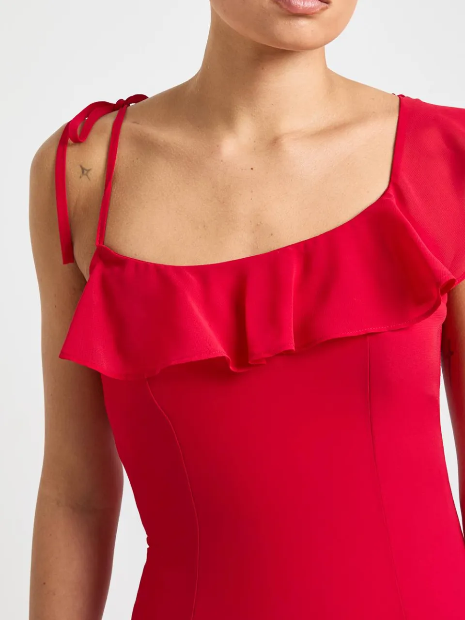 boohoo Dames Chiffon Mini Jurk met Ruffle Details en Asymmetrische Snit scharlaken, foto 3