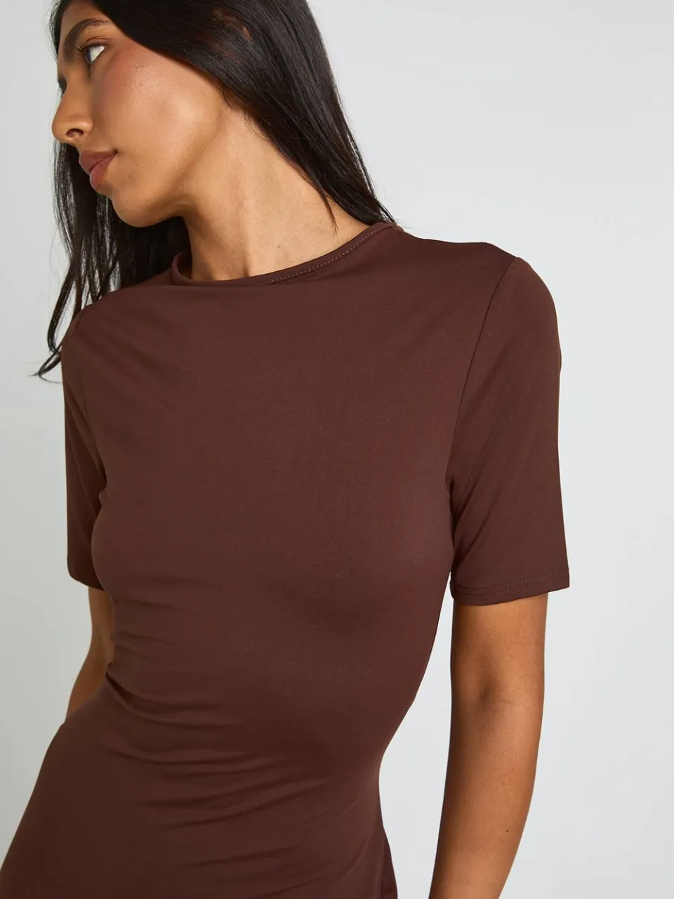 boohoo Dames Lange Basic Korte Mouw Maxi Jurk chocoladebruin, foto 4