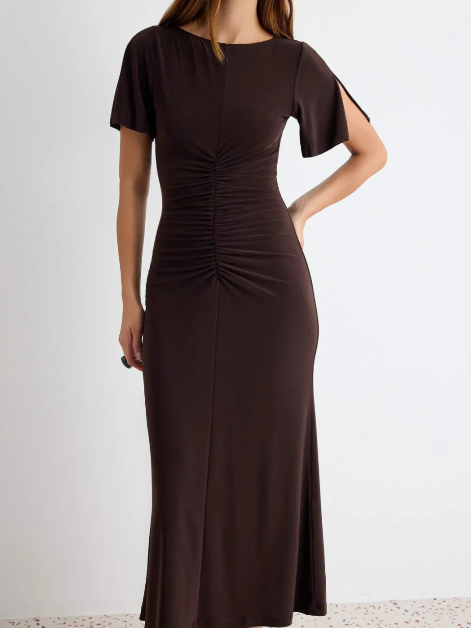 Trendyol TRENDYOLMİLLA Dames Bruin Effen Midi Kort Bodycon Jurken, foto 2