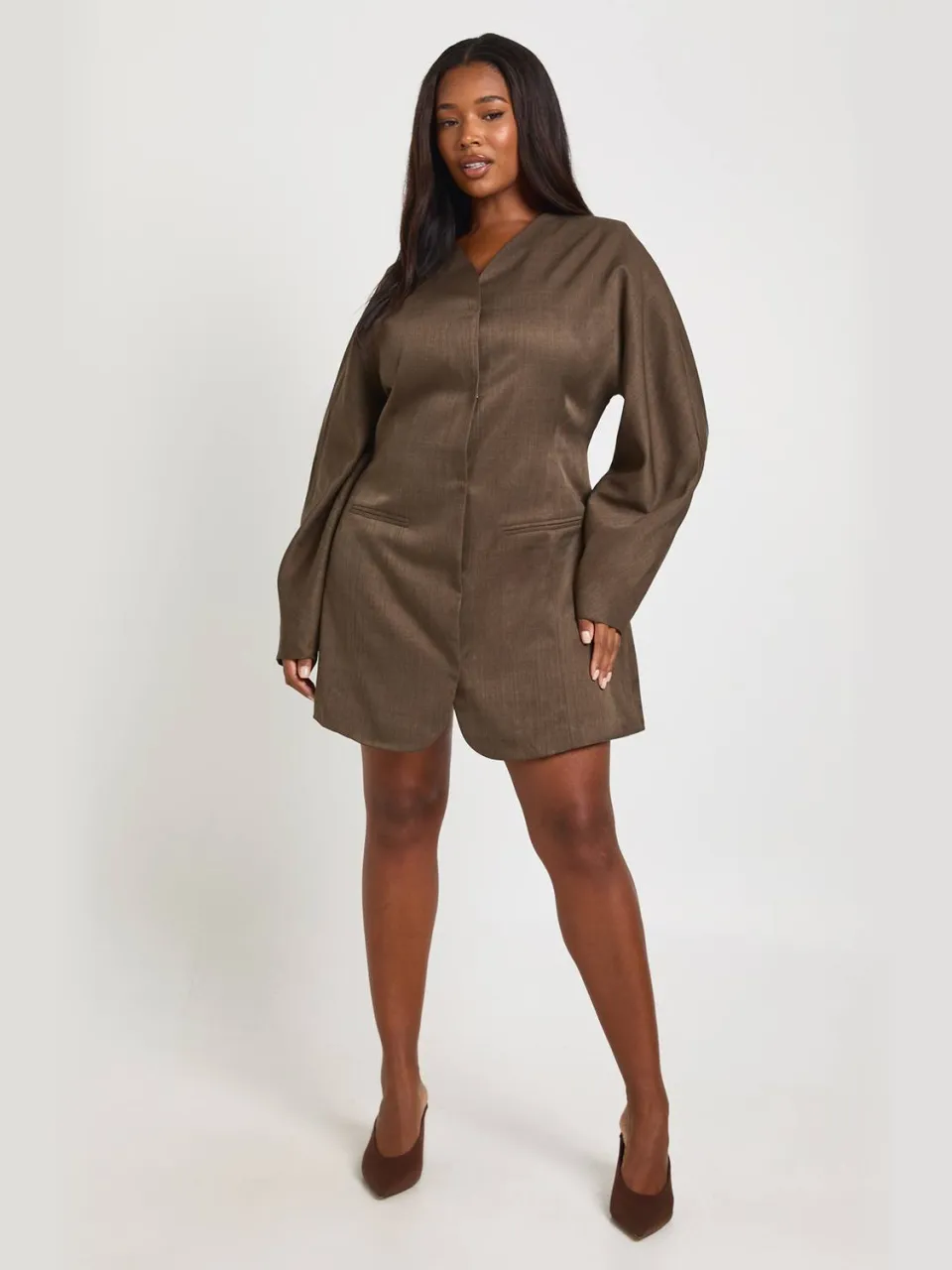 boohoo Dames Plus Size Kraagloze Blazerjurk met Getailleerde Taille bruin, foto 3