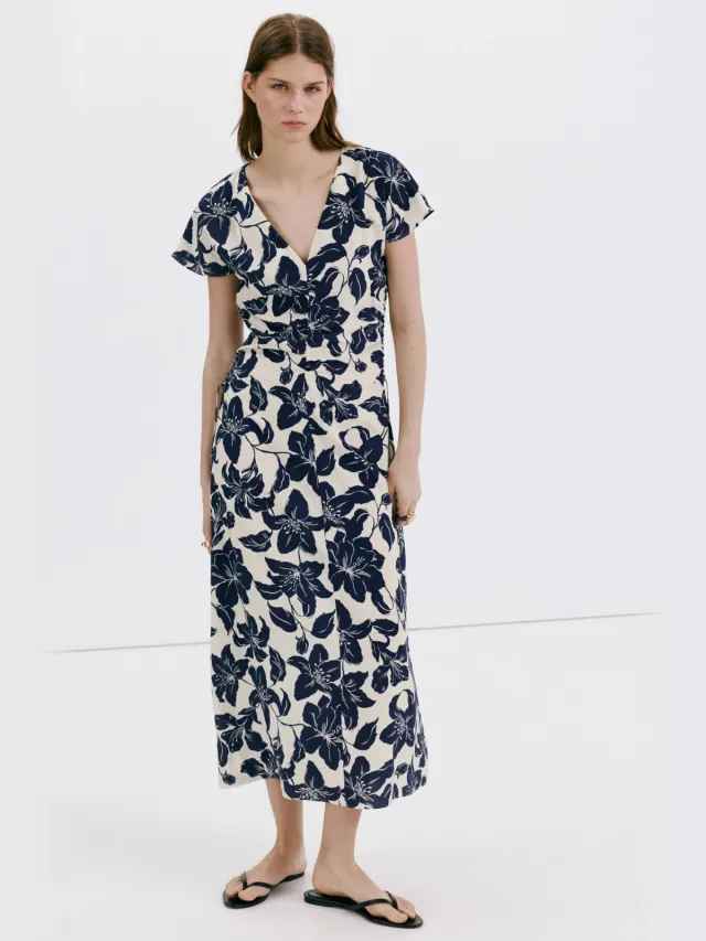 Mango gebloemde midi jurk - ecru ecru / donkerblauw
