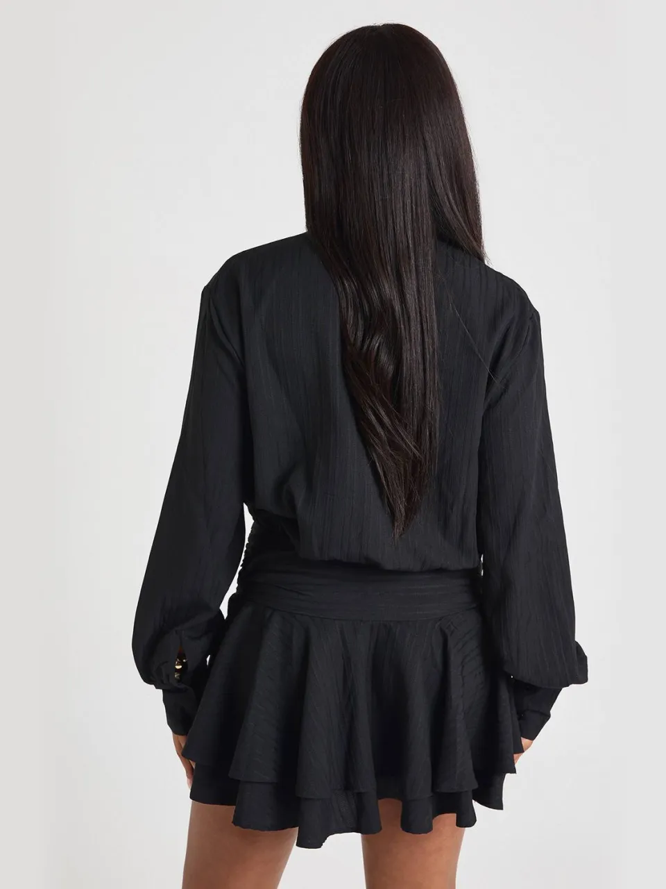 boohoo Dames Getextureerde shirtjurk met gouden rand en verlaagde zoom, foto 3