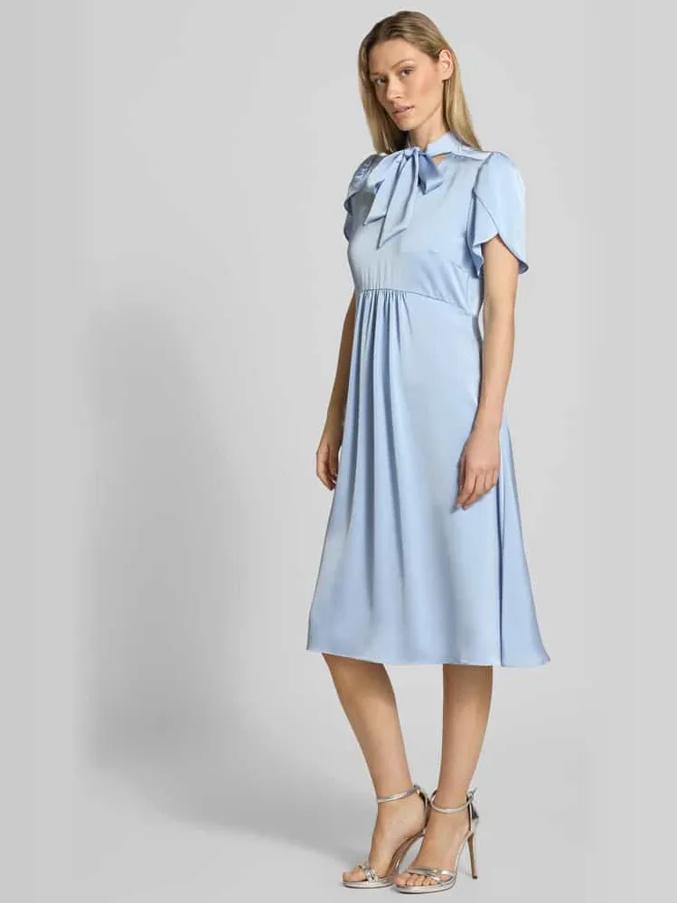 Christian Berg Woman Selection Midi-jurk met V-hals en Strik lichtblauw, foto 4