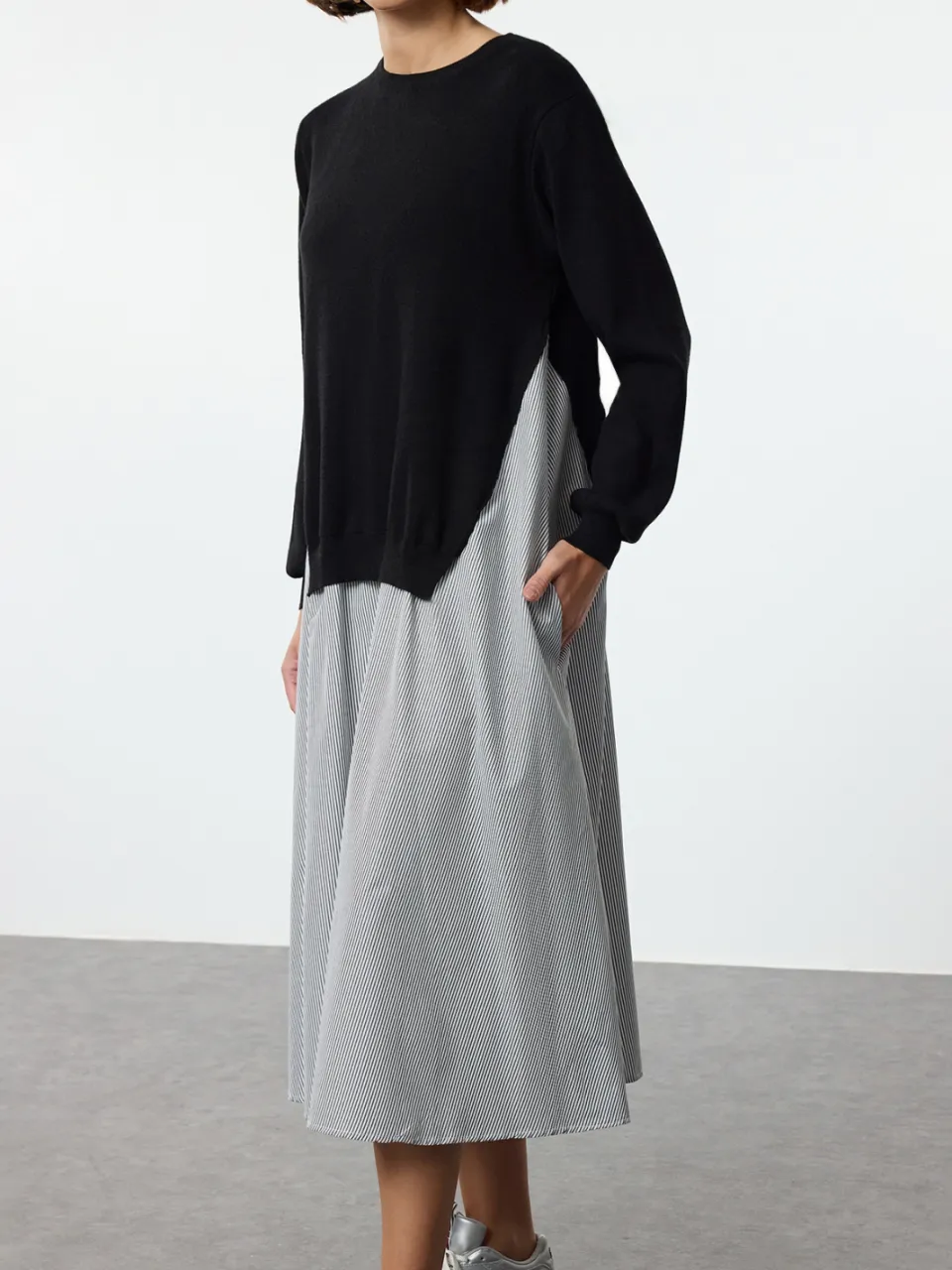 Trendyol TRENDYOLMİLLA Dames Zwart Gestreept Midi Lang Casual A-lijn Jurken, foto 2
