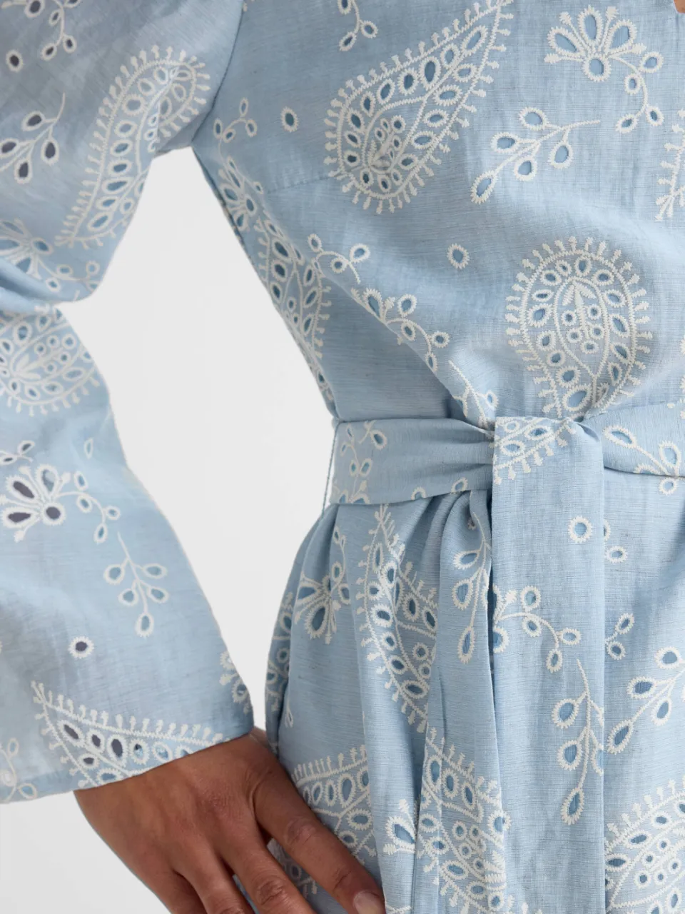 Ruby broderie midi jurk lichtblauw, foto 4