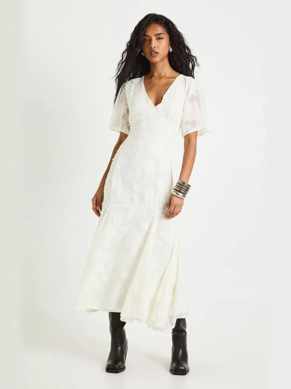 boohoo Dames Burnout Floral Angel Sleeve Midaxi Jurk wit, foto 3