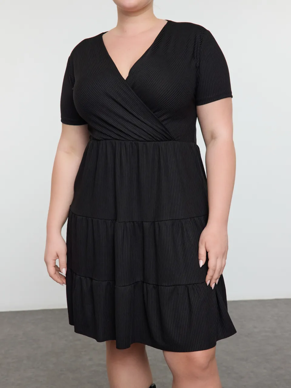 Trendyol Curve Dames Zwart Bloemen Kort / Mini Kort Casual Skater Grote maten Jurk, foto 2