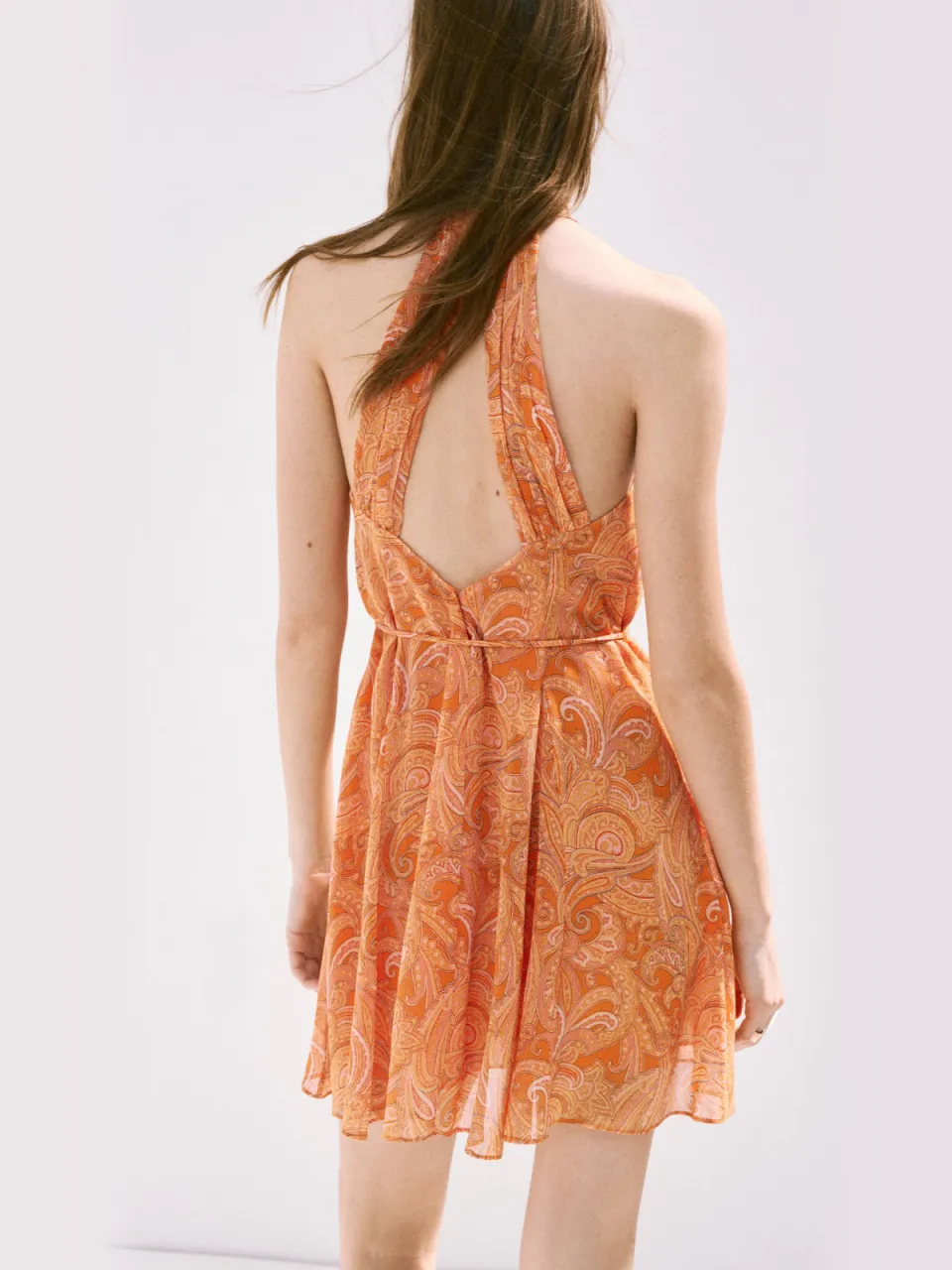 Mango korte halterjurk met open rug en paisley - oranje, foto 3