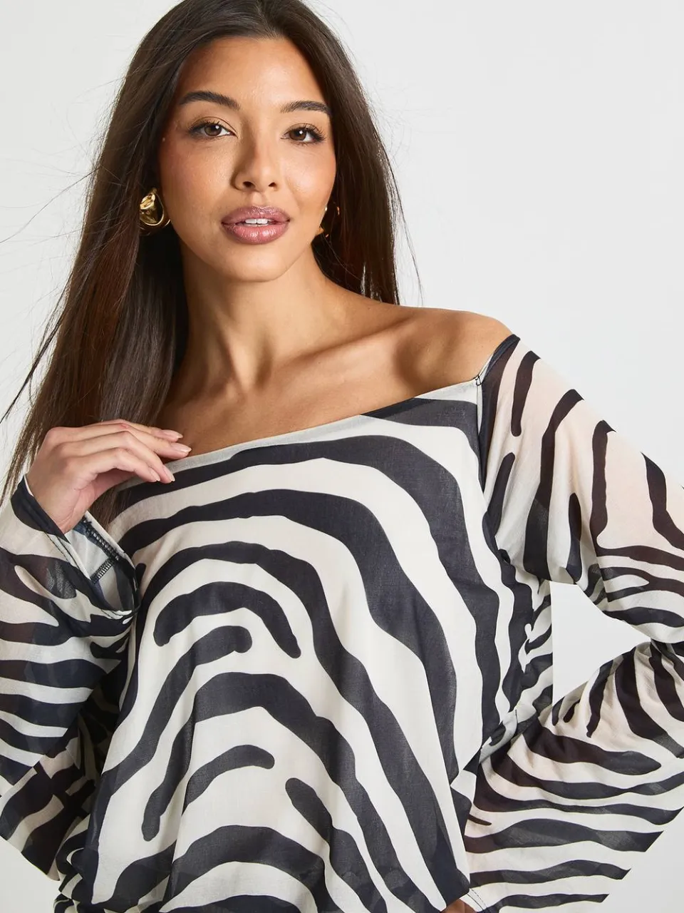 boohoo Dames Zebra-geprinte mini-jurk met lange mouwen en draperende rug zwart, foto 4