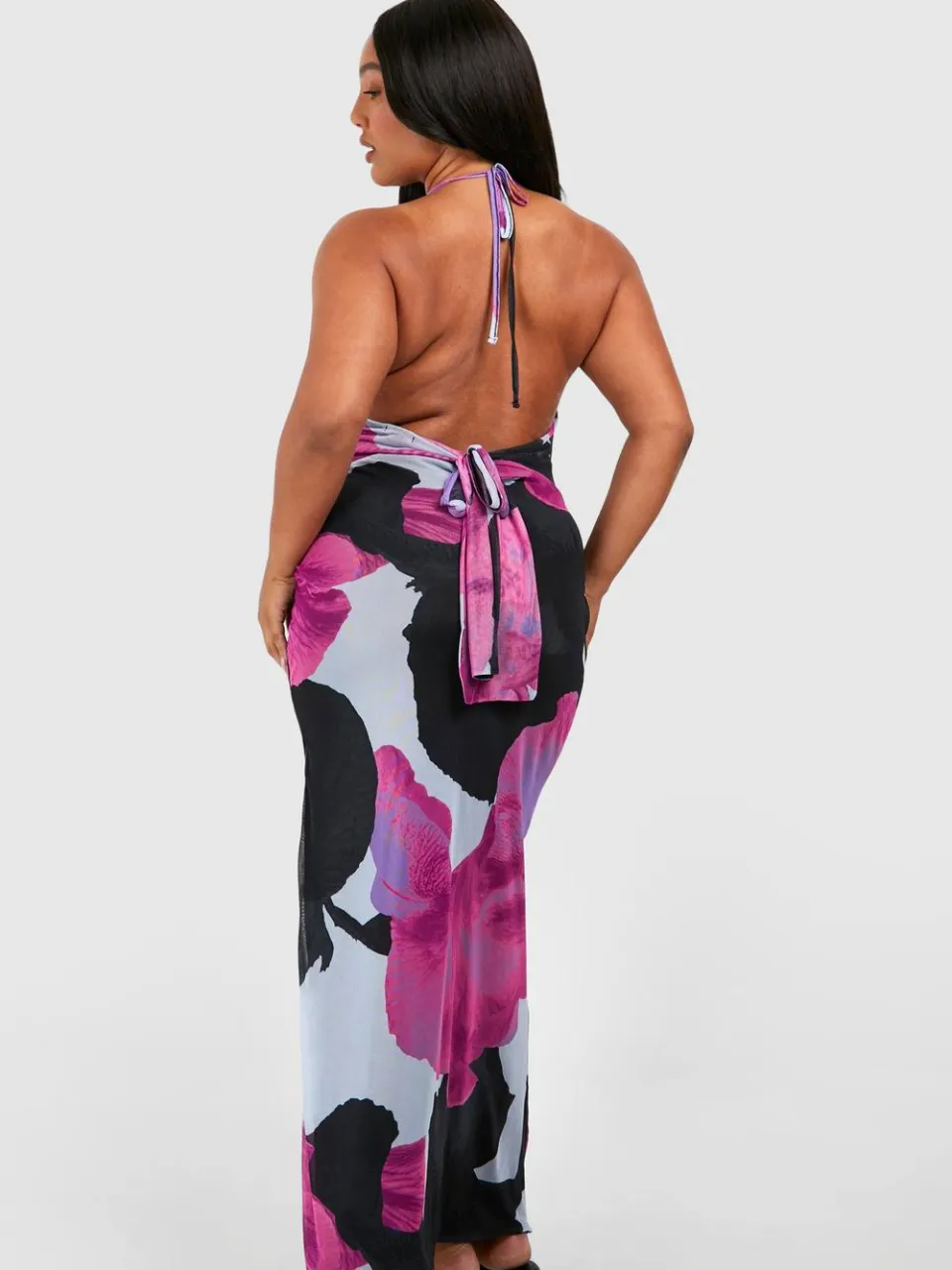 boohoo Dames Plus Halterneck Low Back Printed Maxi Jurk babyblauw, foto 3