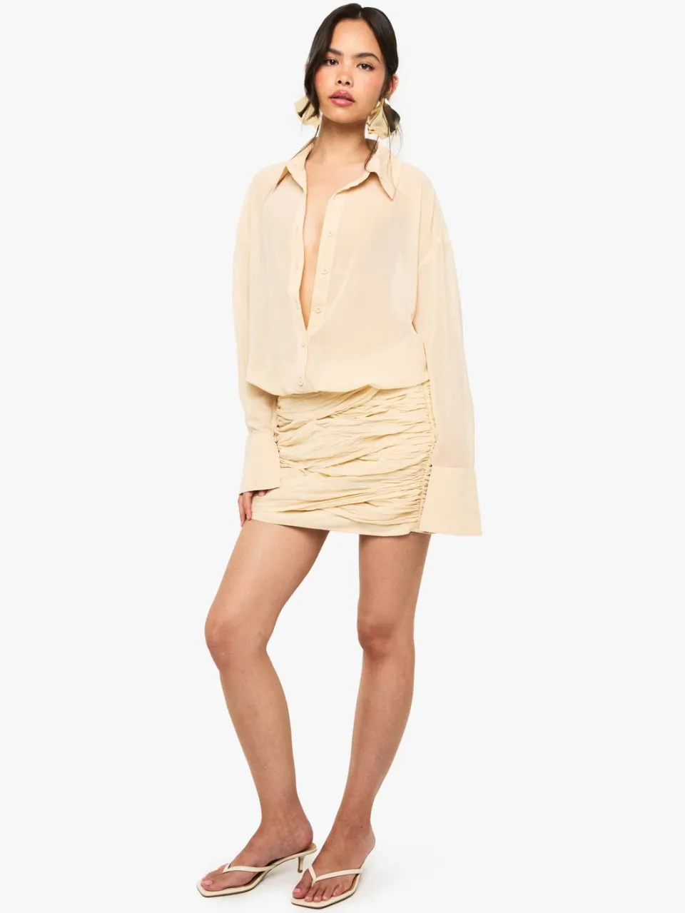 boohoo Dames Chiffon Drop Waist Geplooid Hemdsjurk Boter