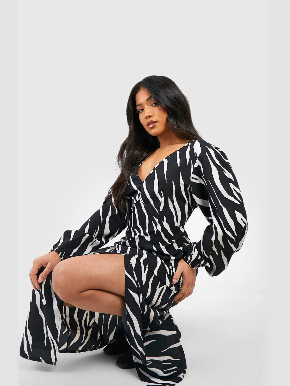 boohoo Dames Petite Dierenprint Blouson Mouw Midaxi Jurk zwart, foto 3