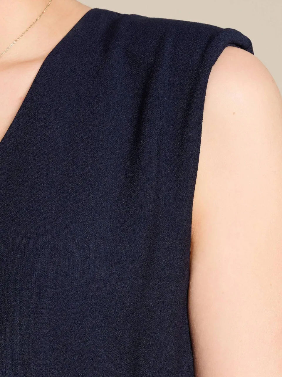 LOLALIZA midi jurk met ceintuur - donkerblauw, foto 6