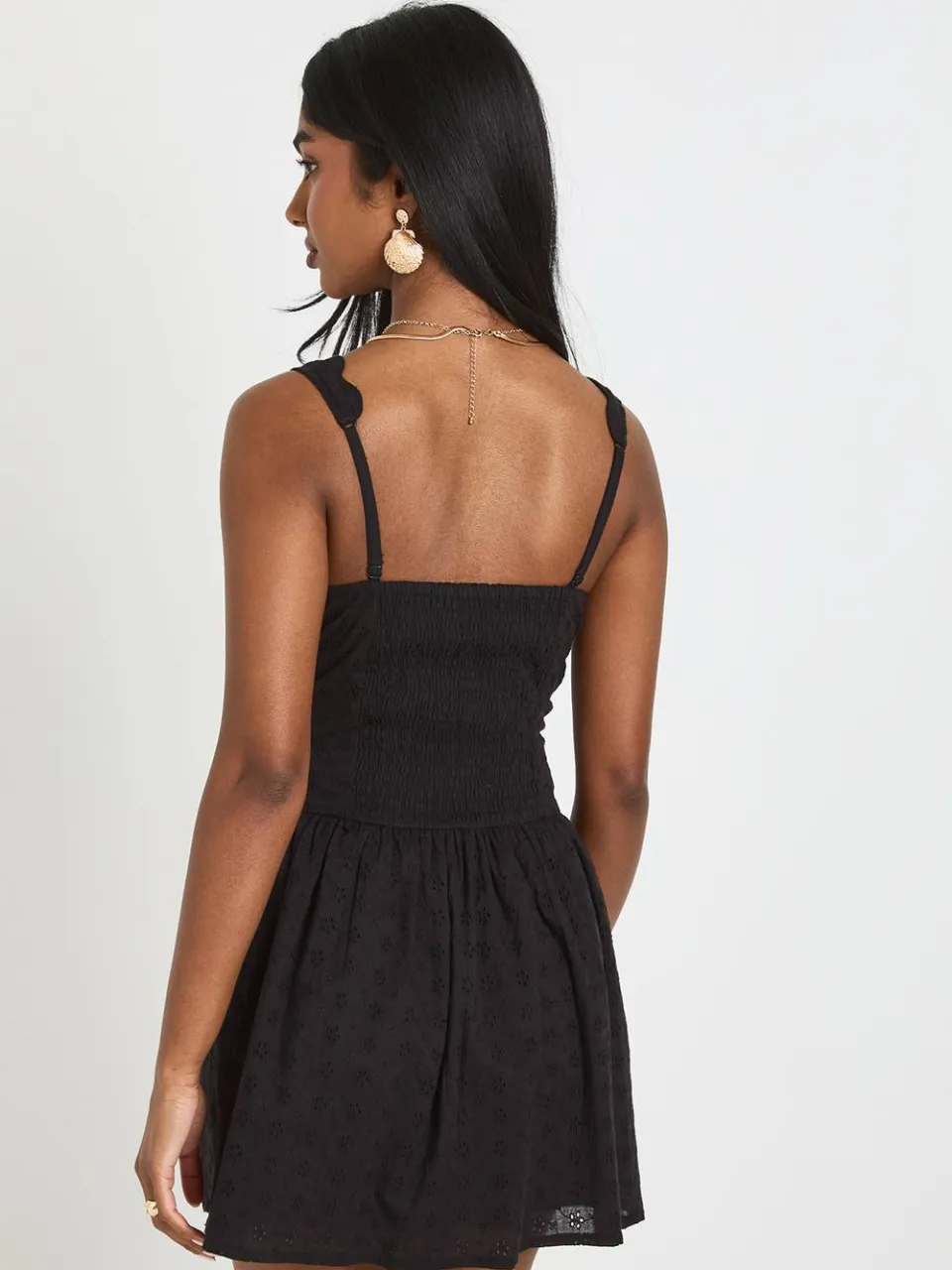 boohoo Dames Broderie Mini Jurk Met Geschulpte Halslijn En Corset zwart, foto 4
