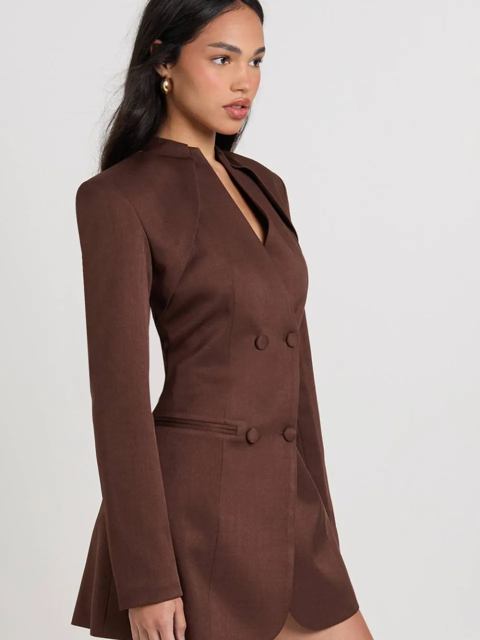 boohoo Dames Kraagloze Blazerjurk met Knoopsluiting chocoladebruin, foto 3