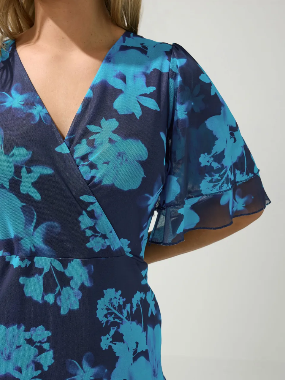 Yours London Blauwe Jurk Met Bloemenprint, Mesh En Ruches Aan De Zoom, foto 3