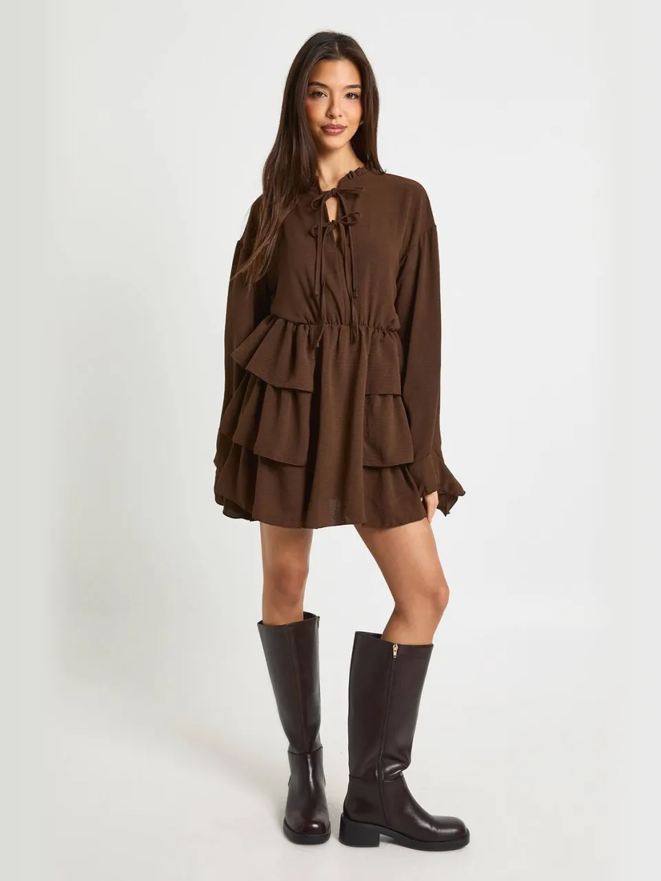 boohoo Dames Gehamerde shirtjurk met zakdetail zwart, foto 2