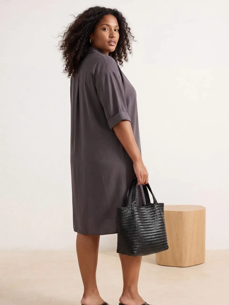 Trendyol Curve Dames Bruin Effen Midi Mouwloos Casual Blousejurk Grote maten Jurk, foto 2