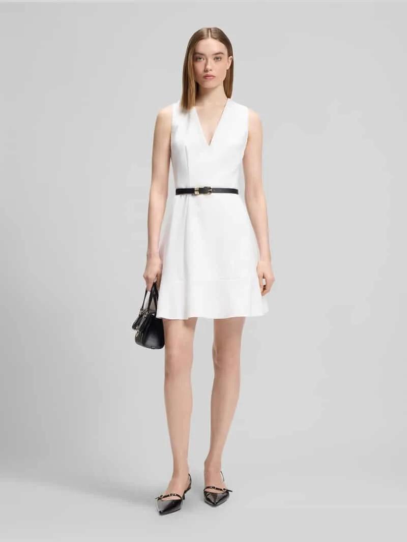 Hugo Nauwsluitende vrijetijdsjurk met diepe V-hals model 'KERSTY' Offwhite