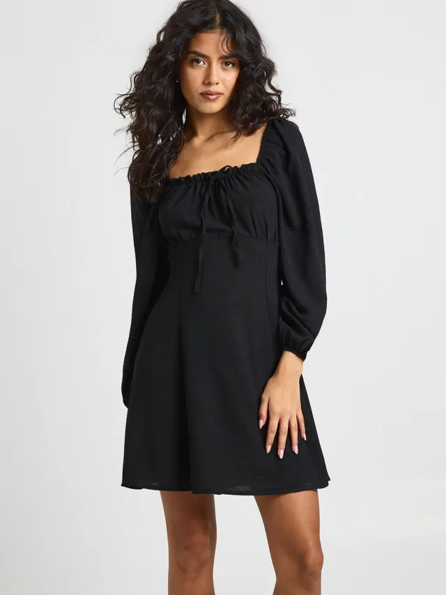 boohoo Dames Gehamerde Volume Mouw Melkmeid Mini Jurk Zwart