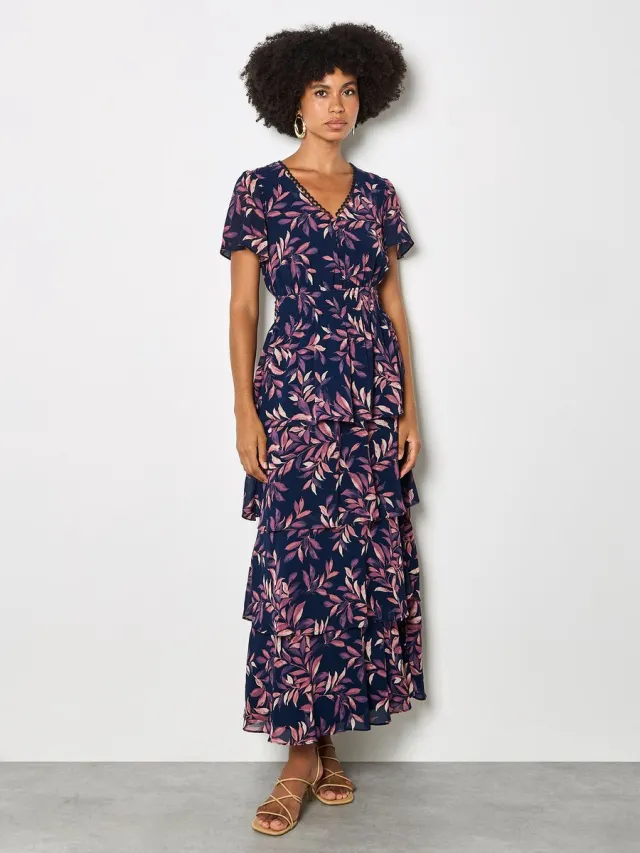 Apricot Maxi-jurk met chiffon lagen en bladeren in aquarel