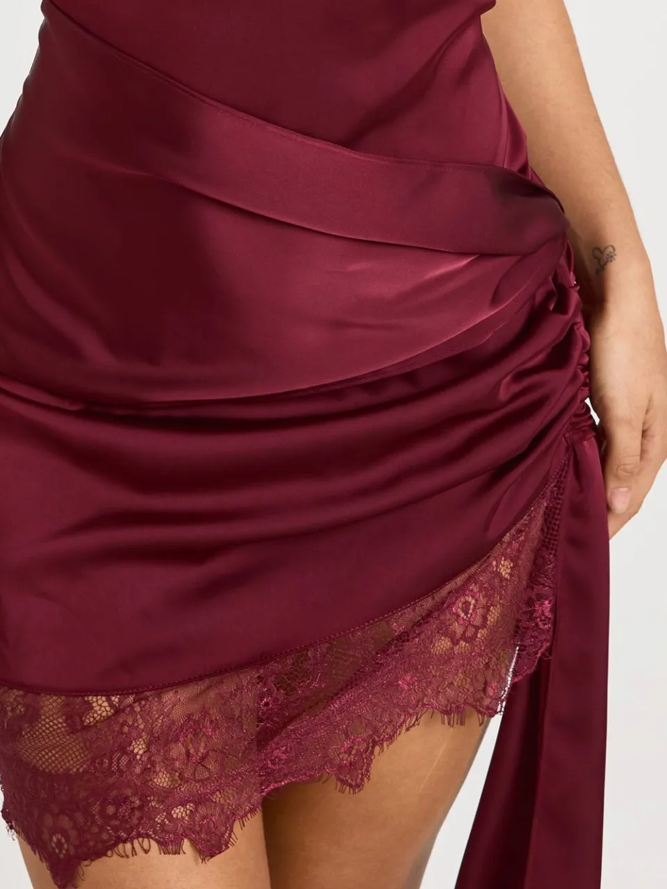 boohoo Dames Wikkeljurk met kant bordeaux rood, foto 4