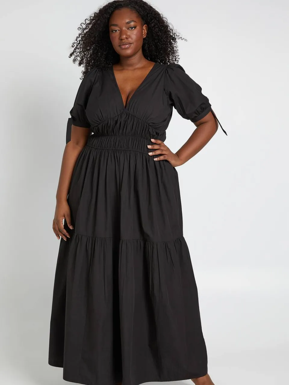 boohoo Dames Plus Maxi Jurk Met Pofmouwen En V-hals zwart, foto 3