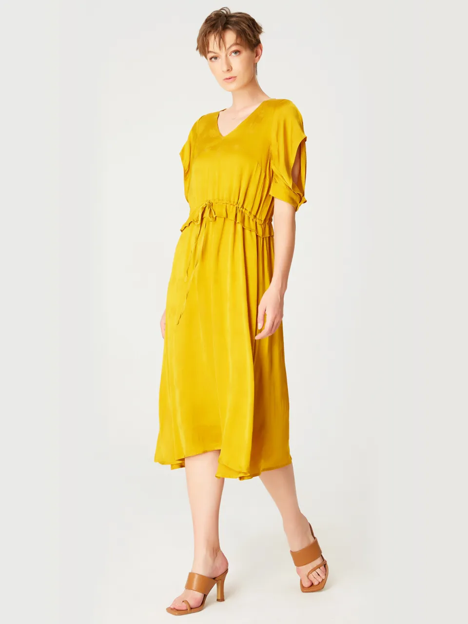 Smart & Joy V-neckline midi-jurk met trekkoordriem geel, foto 2