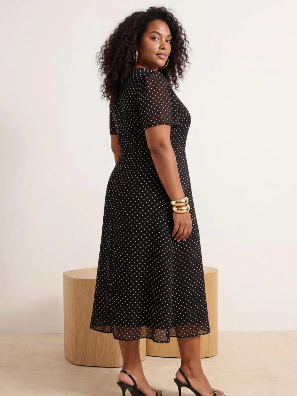 Trendyol Curve Dames Zwart Stippen Maxi Kort Casual A-lijn Grote maten Jurk, foto 2