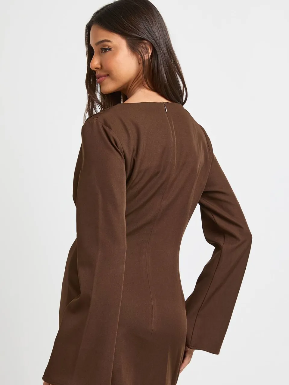 boohoo Dames Mini-jurk Met Waterval Hals En Uitlopende Mouwen chocoladebruin, foto 3