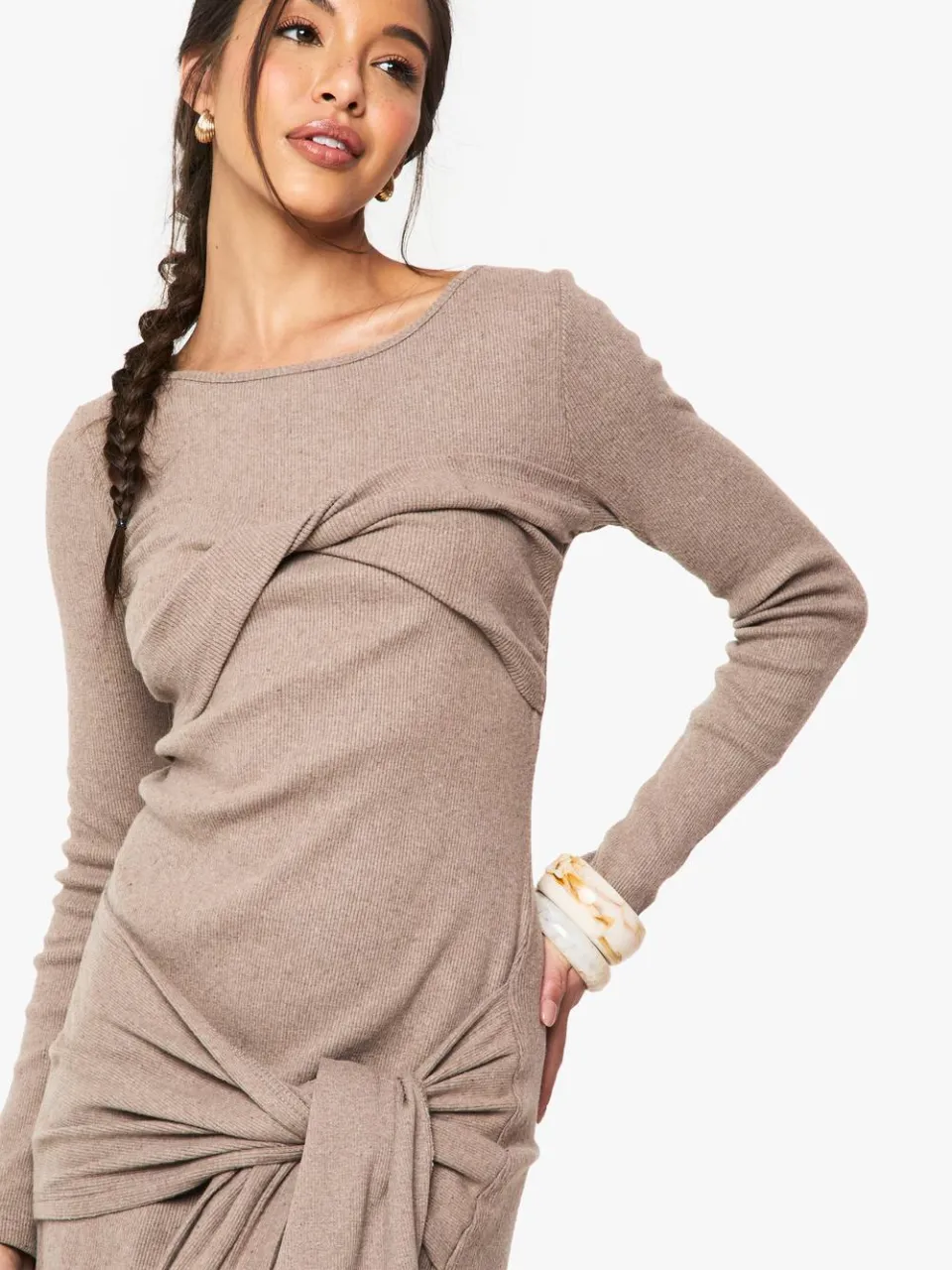 boohoo Dames Geborstelde rib mini jurk met banddetail en lange mouwen taupe, foto 2