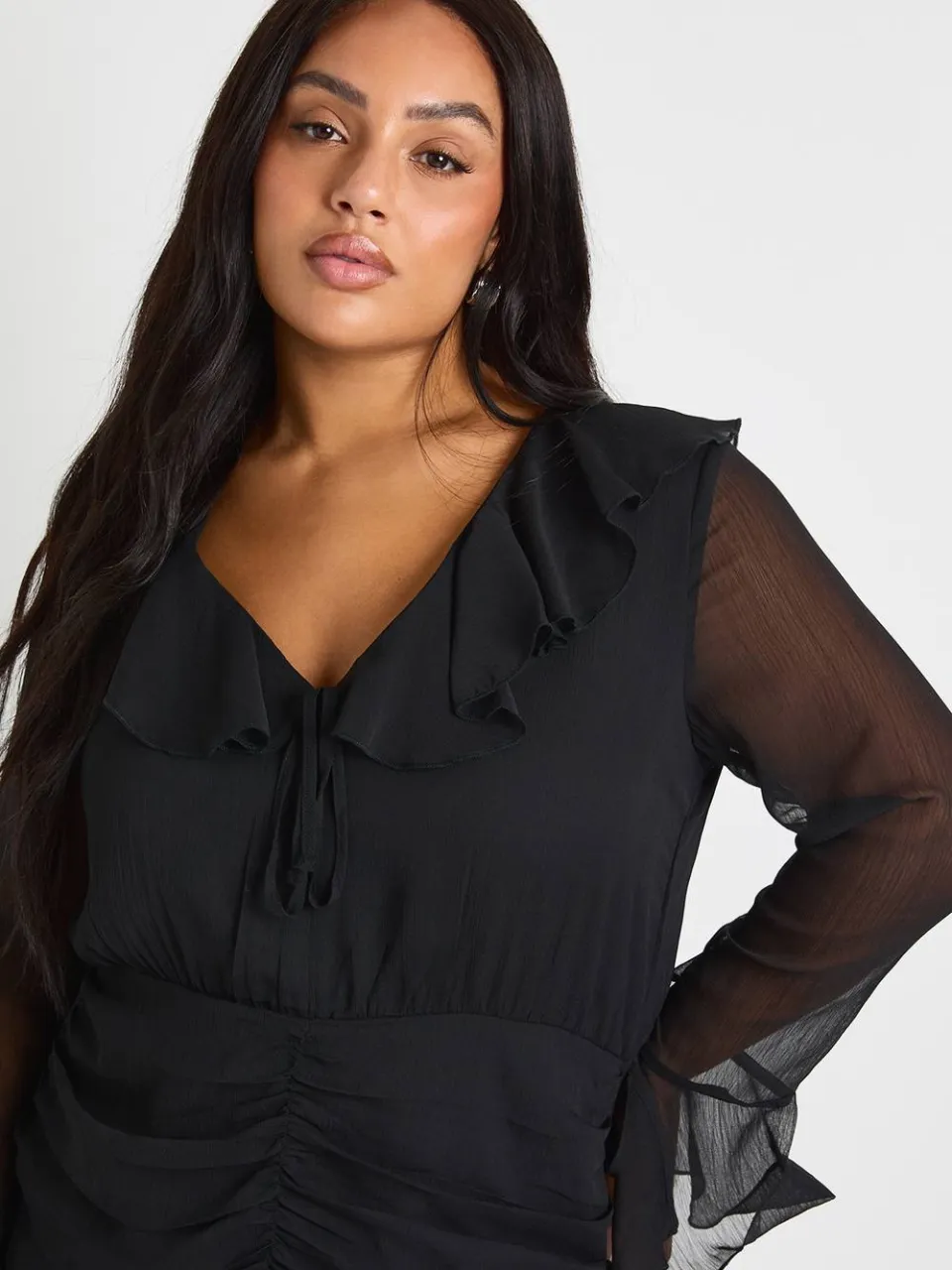 boohoo Dames Plus chiffon skaterjurk met geraffleerde taille zwart, foto 4