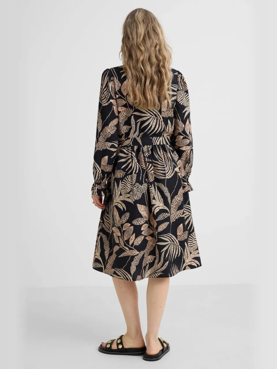 Anytime midi jurk met ruches en bladprint zwart/beige, foto 3