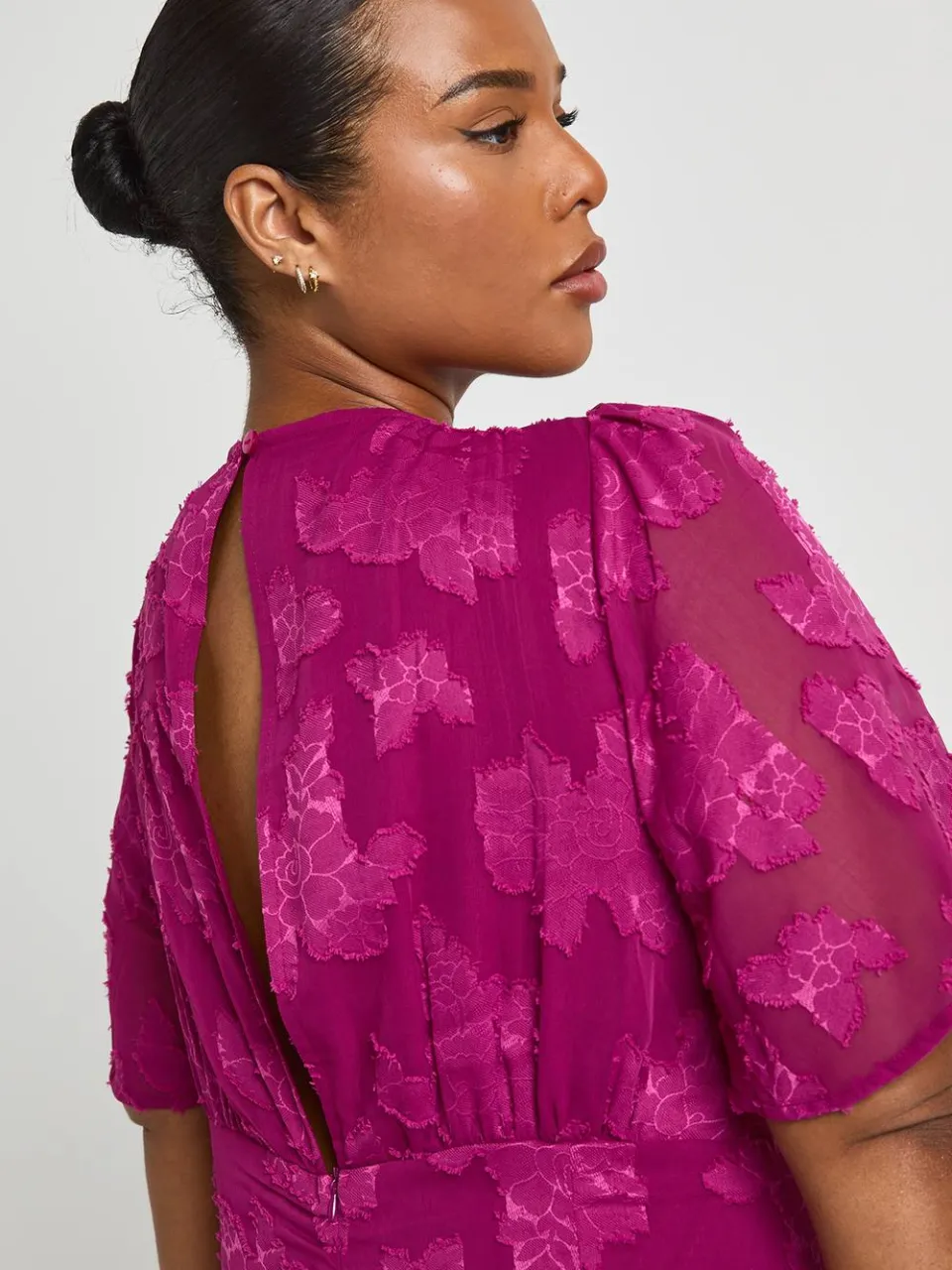 boohoo Dames Plus Burnout Angel Sleeve Midaxi Jurk framboos, foto 4