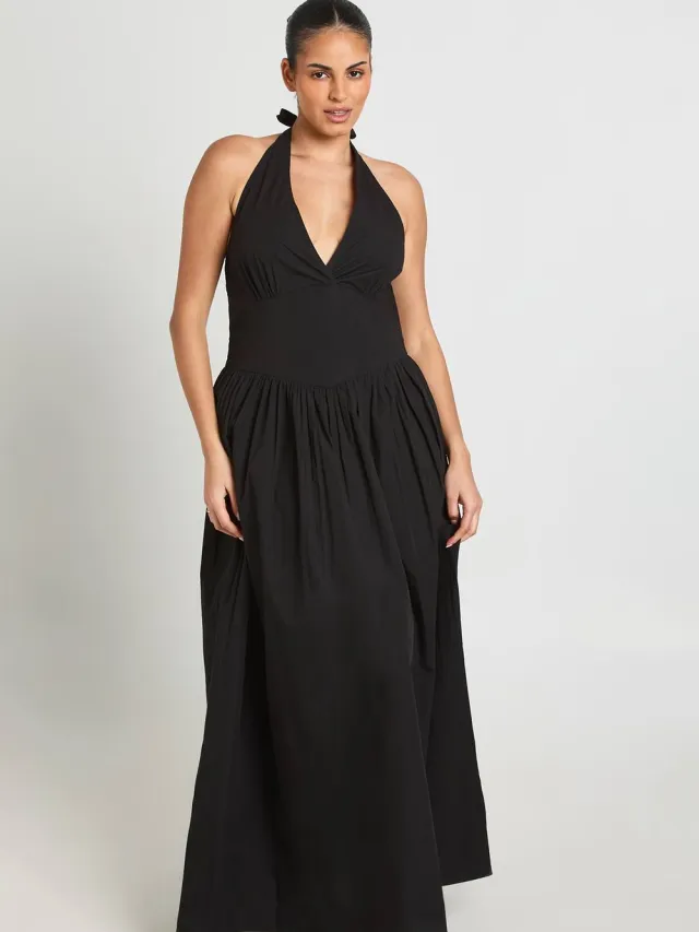 boohoo Dames Plus Katoenen Popeline Halternek Geplooide Maxi Jurk Zwart