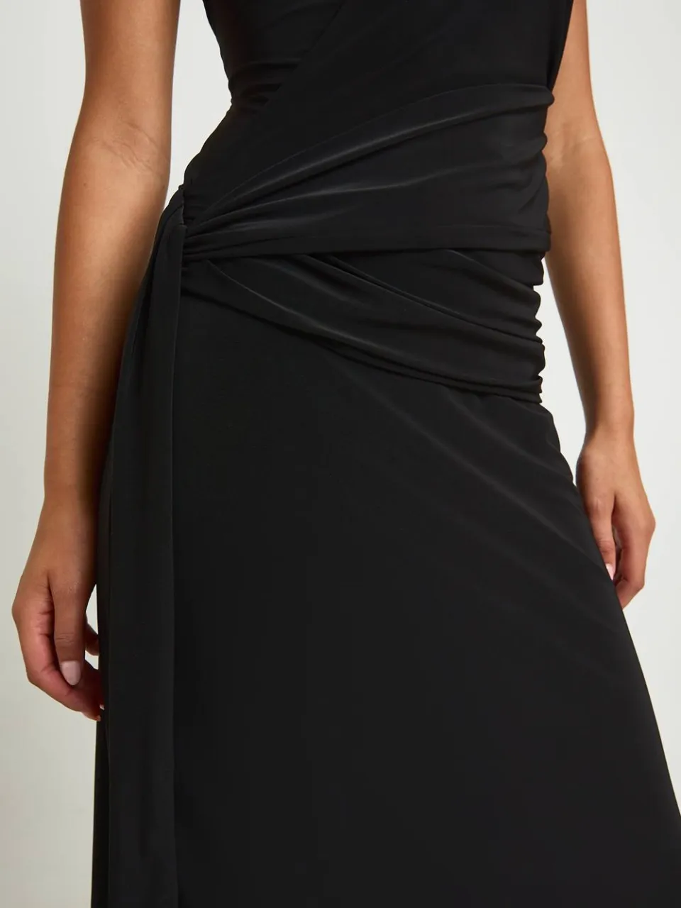 boohoo Dames Maxi Jurk Met Draperende Voorkant En Lage Rug zwart, foto 4