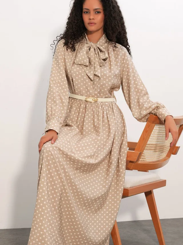 Big Dart Gestippelde Maxi Hemdblousejurk Beige
