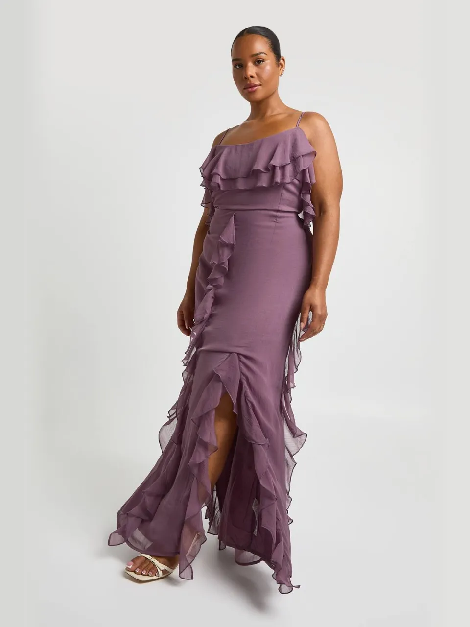 boohoo Dames Plus Chiffon Ruches Cold Shoulder Maxi Jurk roos, foto 2