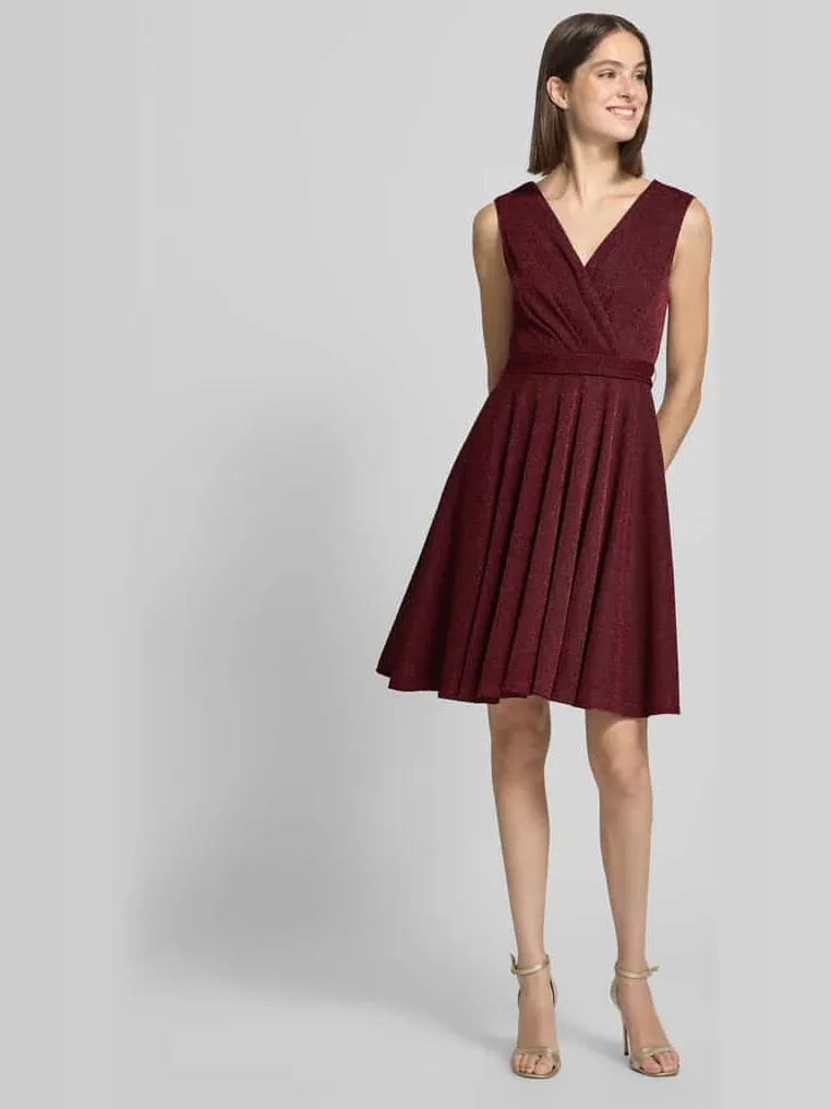 Apricot Knielange cocktailjurk met v-hals Bordeaux
