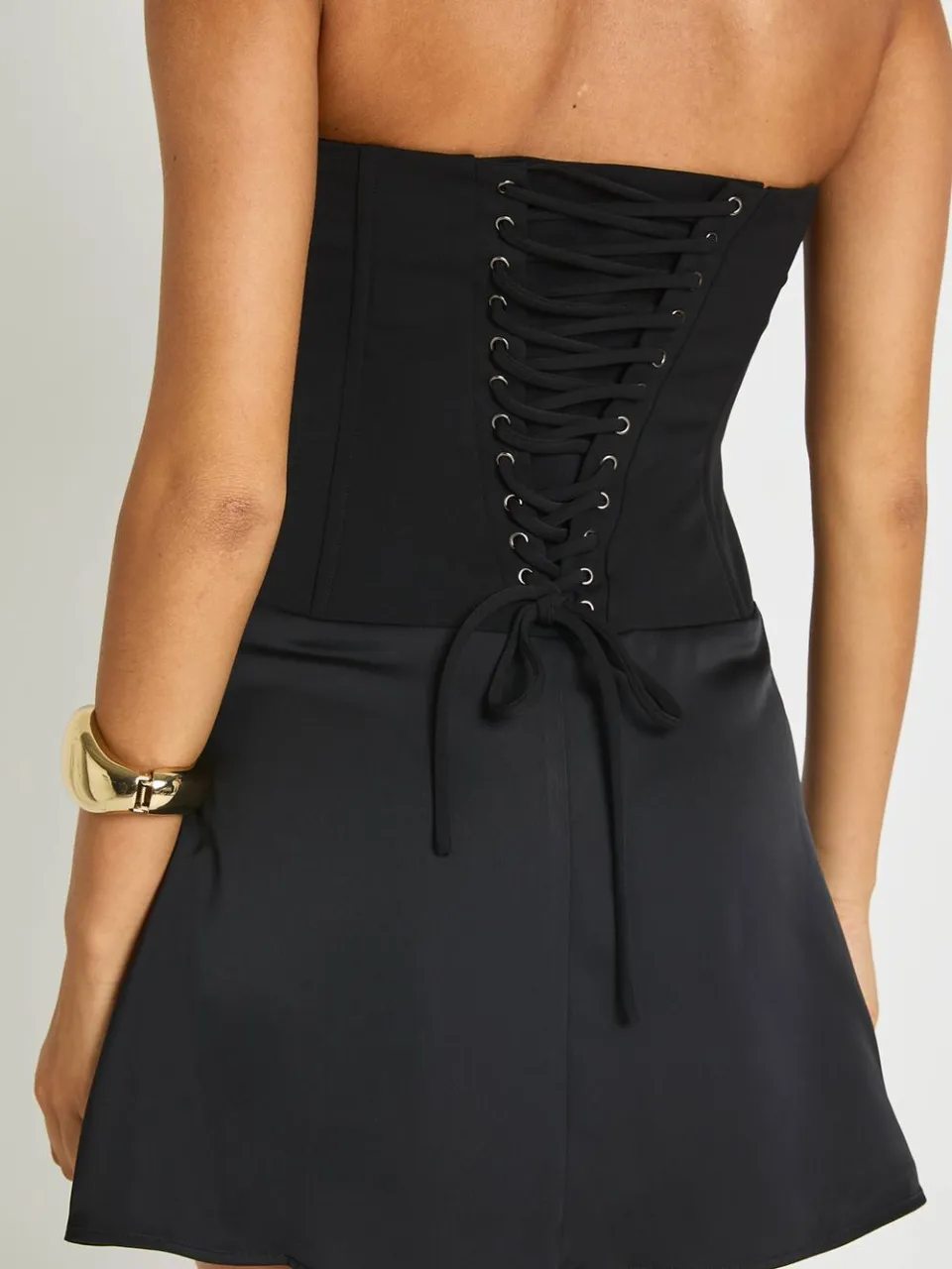 boohoo Dames Bandeau Mini Jurk Met Satijnen Drapering zwart, foto 4