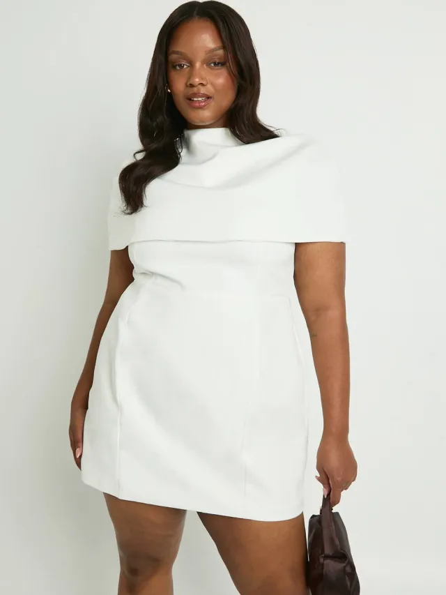boohoo Dames Plus Geweven Cape Detail Skater Jurk Wit