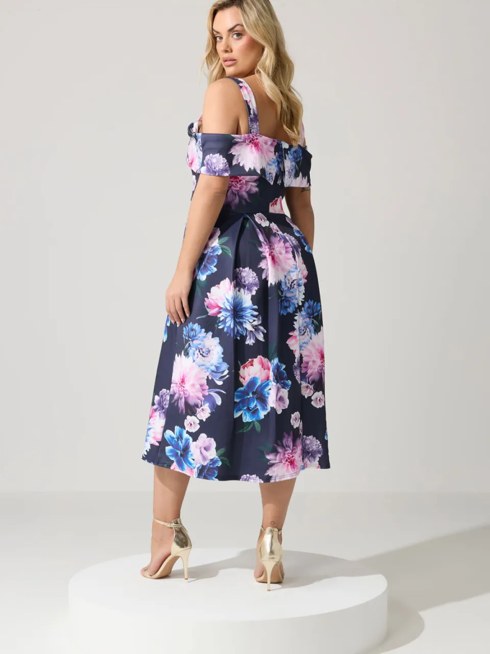 Yours London Marineblauwe Skaterjurk Met Bloemenprint En Blote Schouders, foto 3