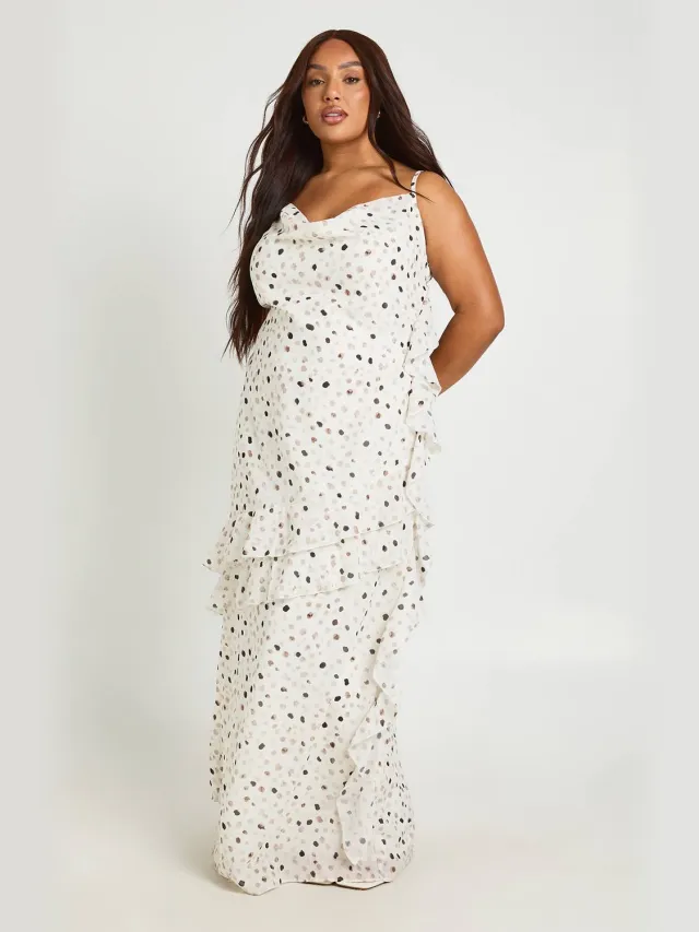 boohoo Dames Plus Polkadot Chiffon Cowl Ruffle Maxi Jurk Crème