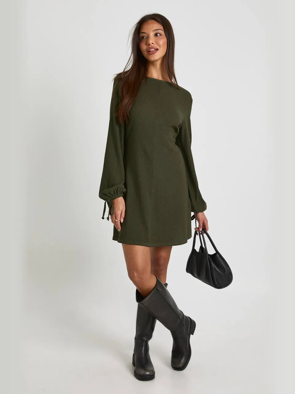 boohoo Dames Getextureerde shiftjurk met volumemouwen kaki, foto 2