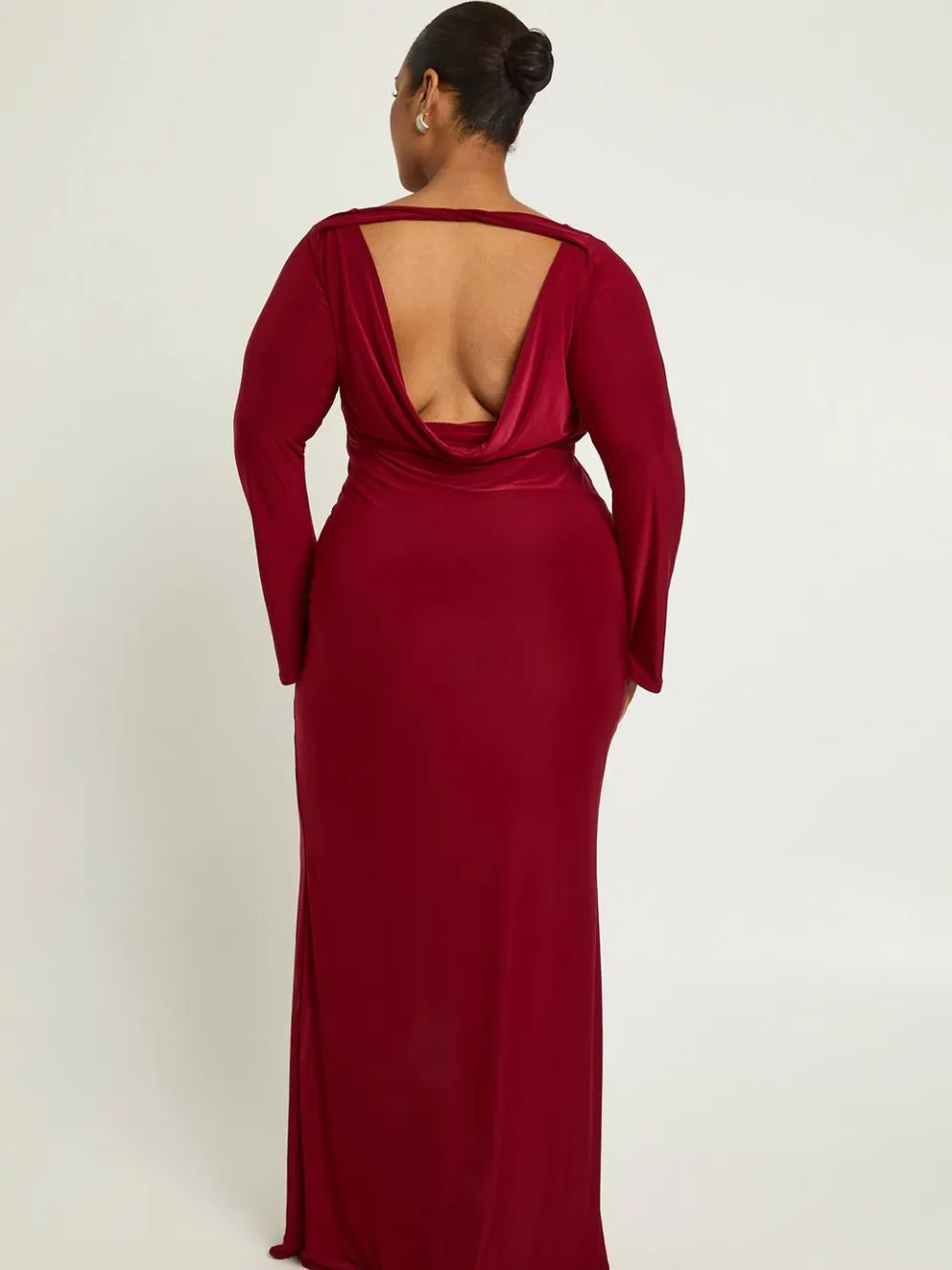 boohoo Dames Plus Maxi-jurk met lange mouwen en twist aan de voorkant wijn, foto 2