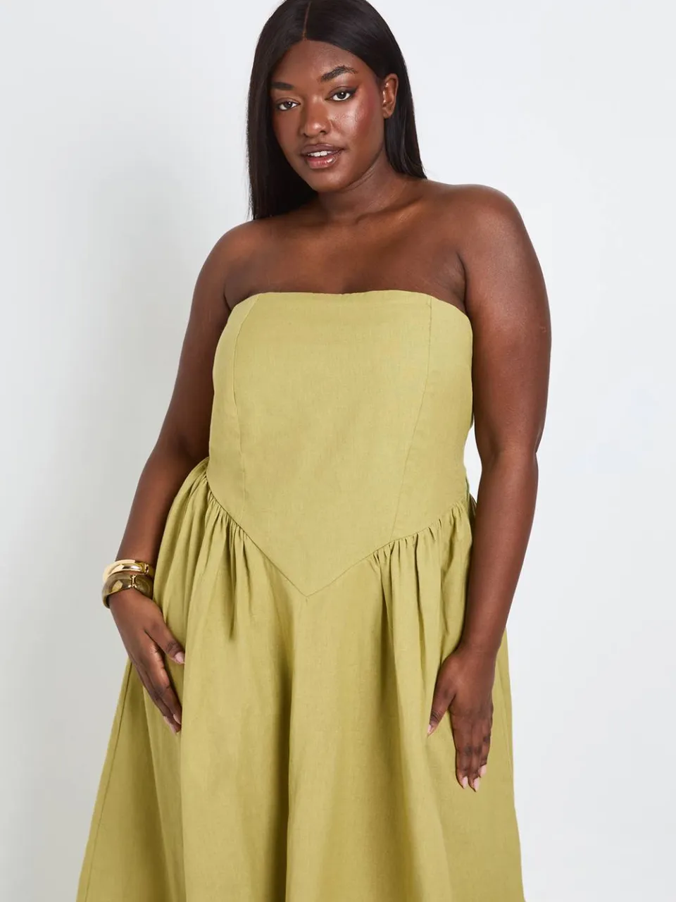 boohoo Dames Plus Bandeau Midaxi Jurk olijf, foto 2