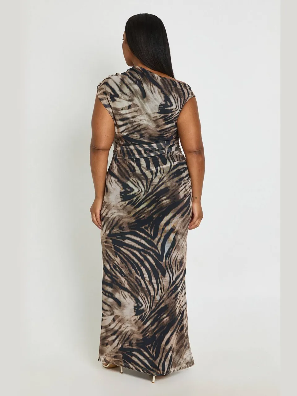 boohoo Dames Plus Zebra Mesh Asymmetrische Maxi Jurk zebraprint, foto 2
