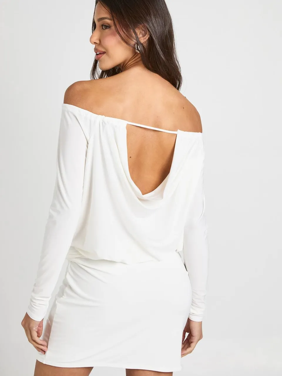 boohoo Dames Glanzende Bardot Jurk Met Gedrapeerde Voorkant En Bodycon Pasvorm crème, foto 3
