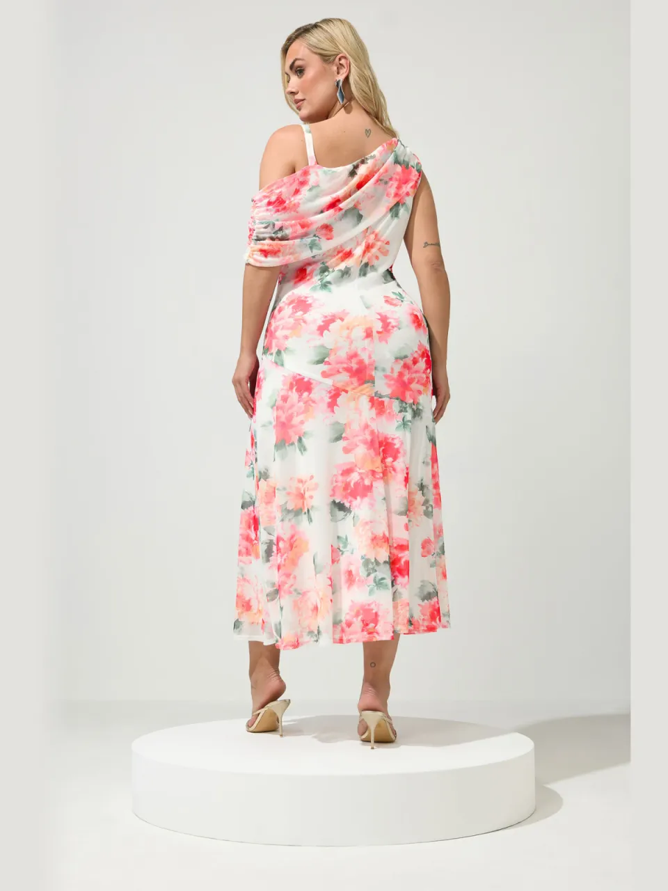 Yours London Witte Jurk Met Bloemenprint En Gedrapeerde Schouders, foto 3