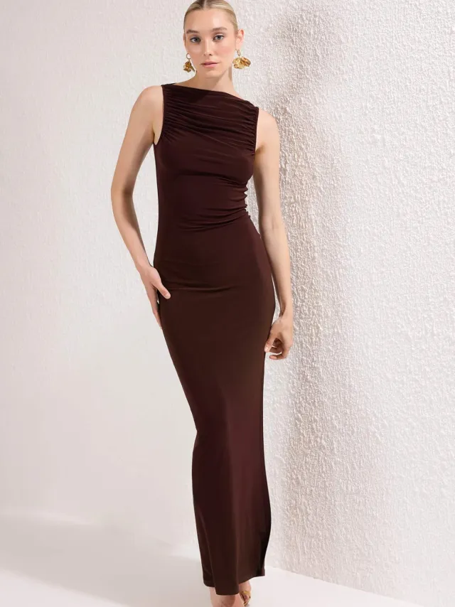 Trendyol TRENDYOLMİLLA Dames Bruin Effen Maxi Mouwloos Diploma-uitreiking / Gala Recht Avond & Gala Jurk